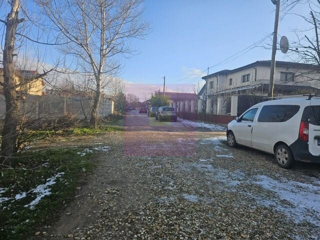 Teren Clinceni cu drum de servitute - zona Primarie.